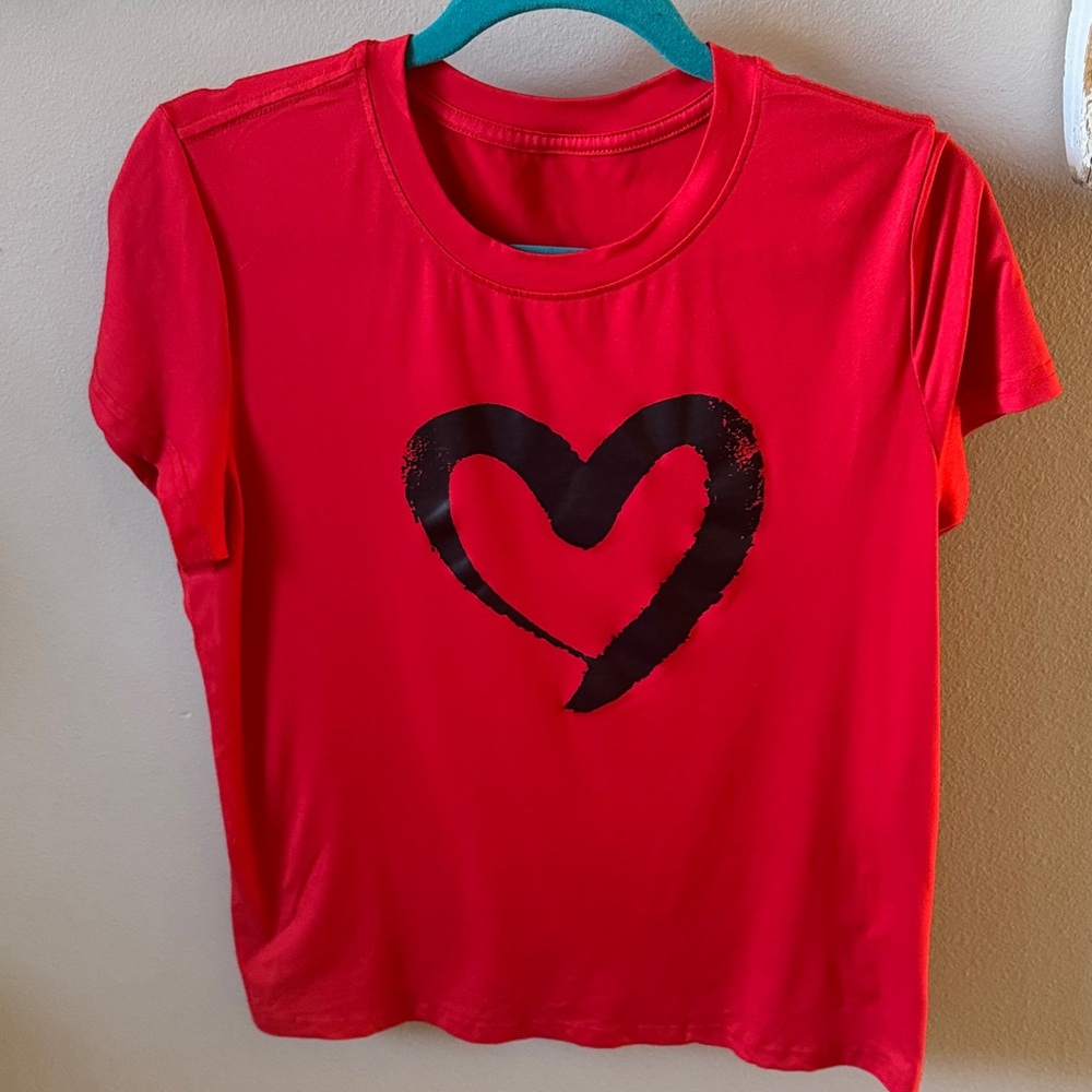 Red Heart Graphic Women's Tee